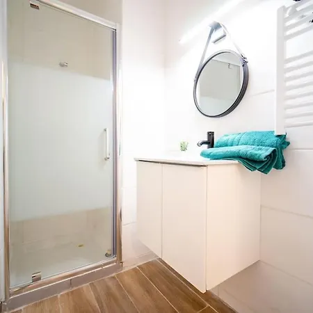 Fully Equiped Wifi Sleeps 6 * Marsella